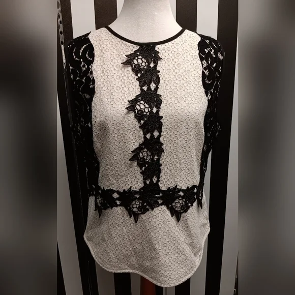 Antonio Milani lace top - Picture 1 of 8